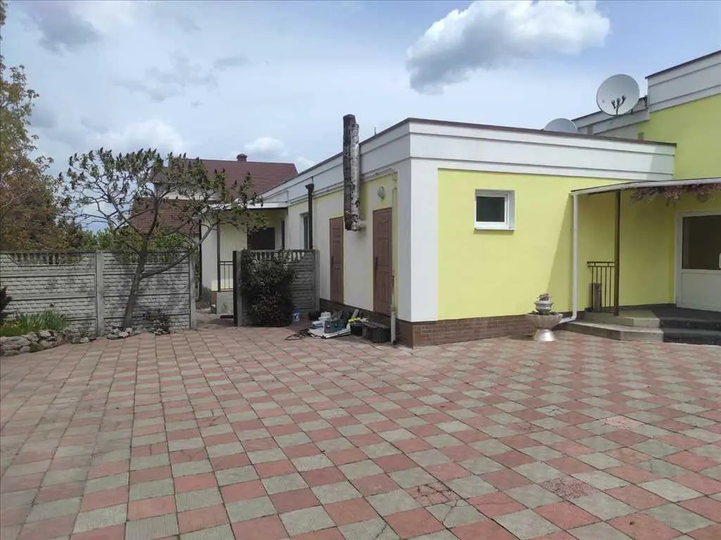 Продаж приміщення комерційного призначення в Розсошенцях