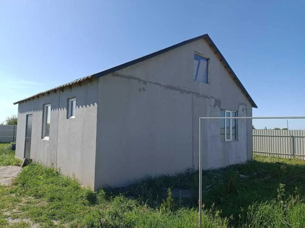 Недобудований будинок в  районі ГРЛ