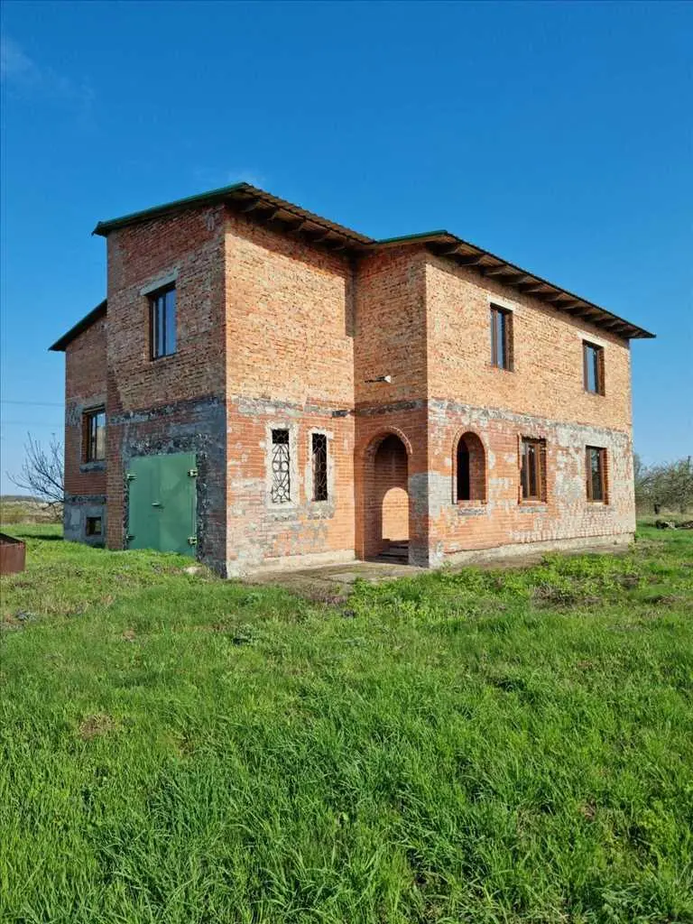 Цегляна коробка з комунікаціями в Тахтаулово! 