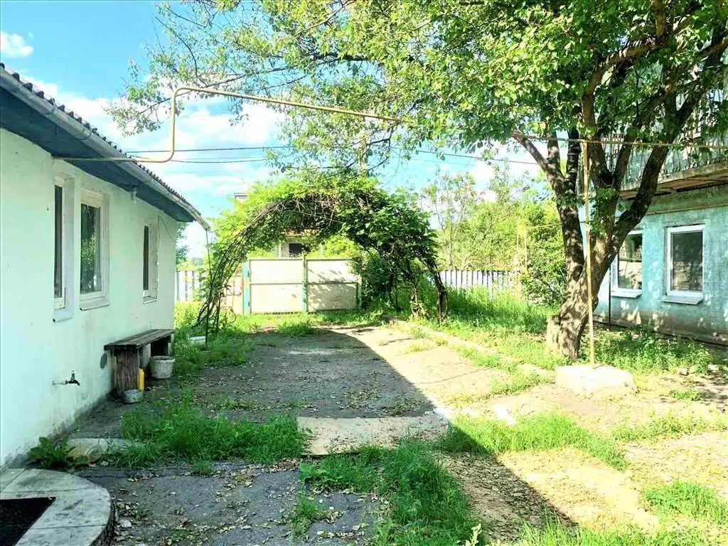 2 поверховий цегляний будинок у с.Коломацьке, 20 км від Полтави