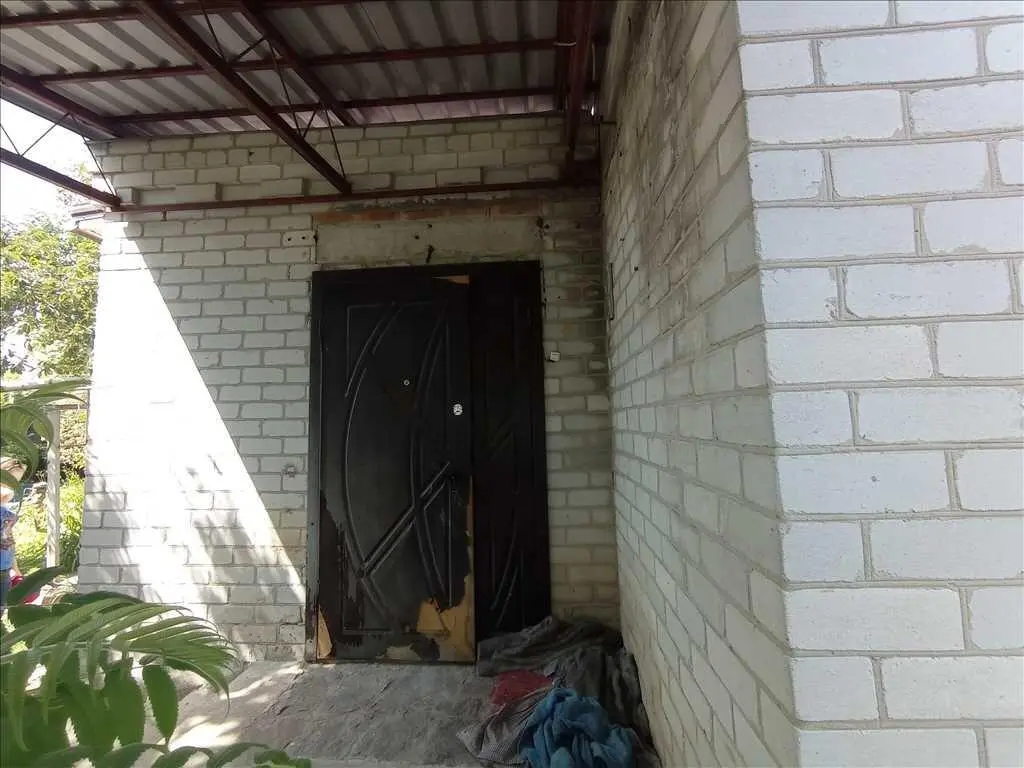 Двоповерховий будинок в районі Хрестовоздвиженського  монастиря