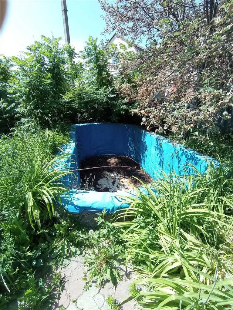 Двоповерховий будинок в районі Хрестовоздвиженського  монастиря