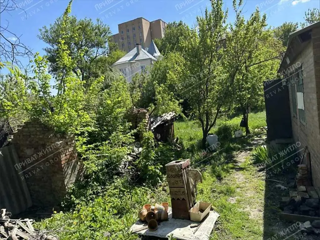 Земельна ділянка в центрі міста 10 соток