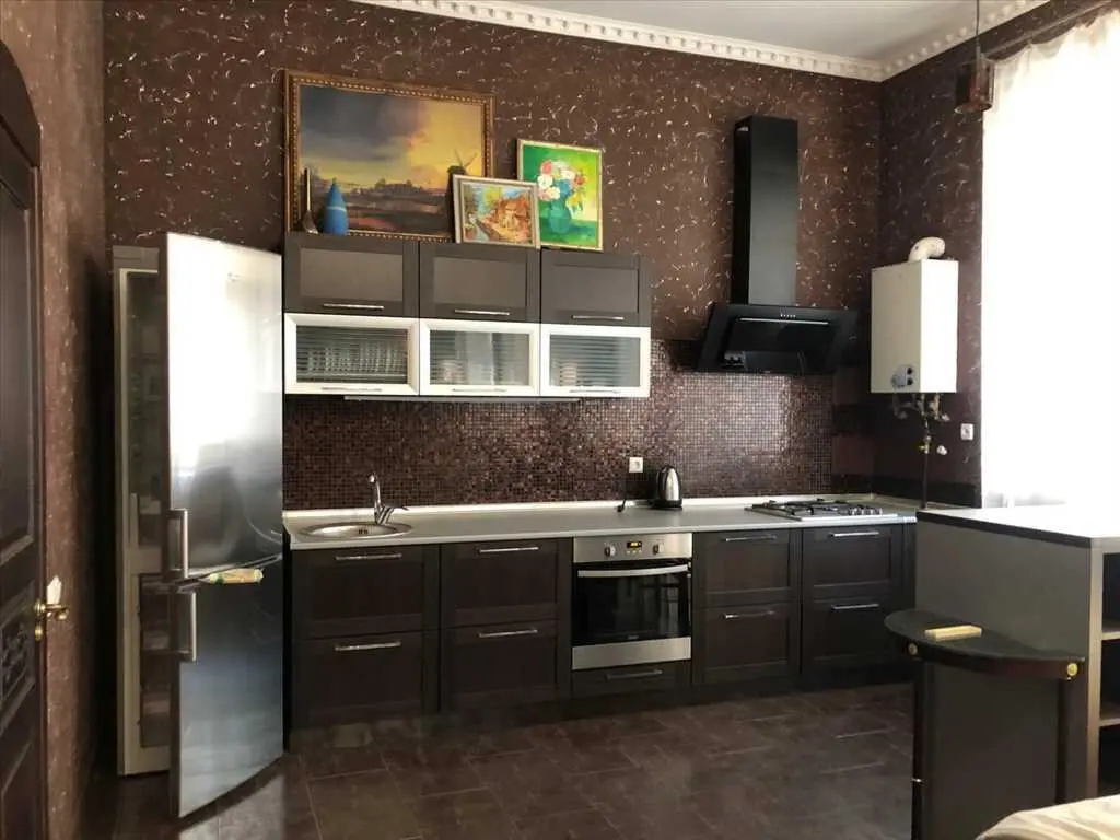 Два рівня індивідуальності в районі Березового скверу. 

