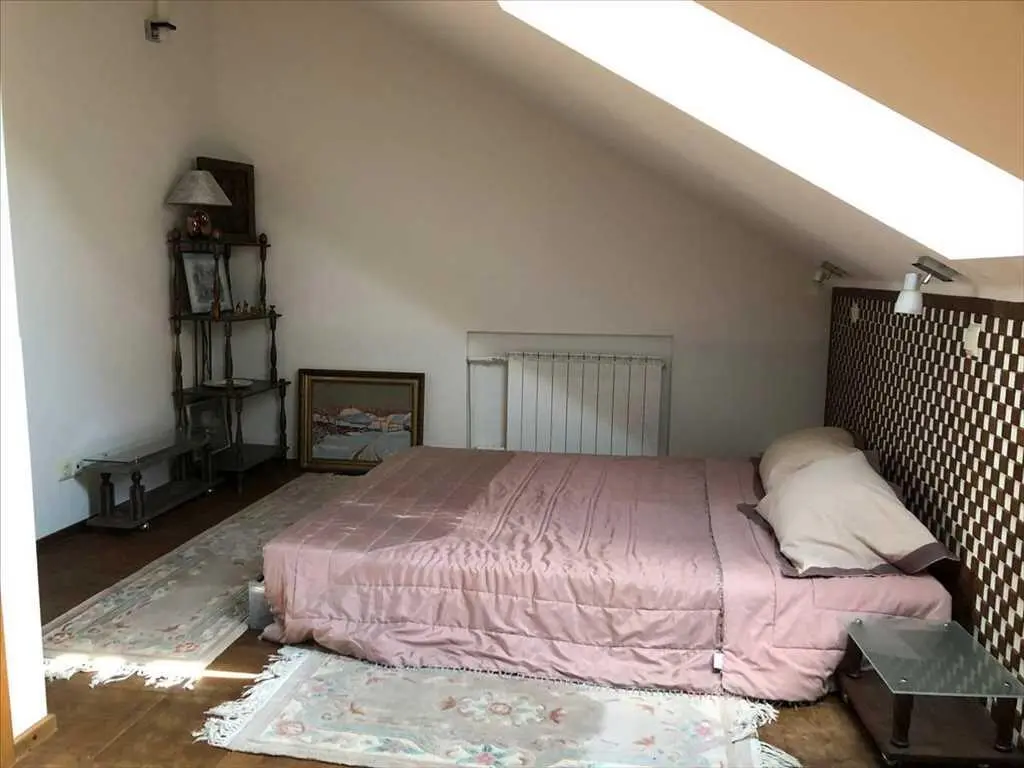 Два рівня індивідуальності в районі Березового скверу. 

