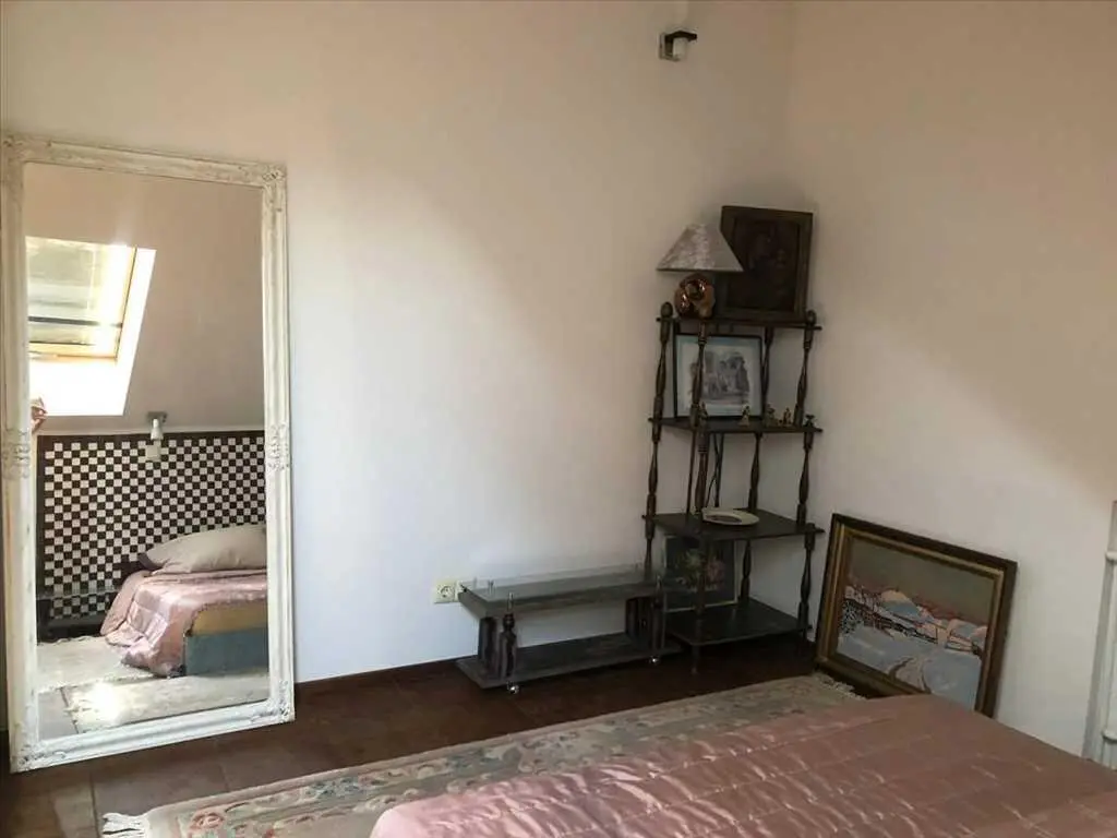 Два рівня індивідуальності в районі Березового скверу. 

