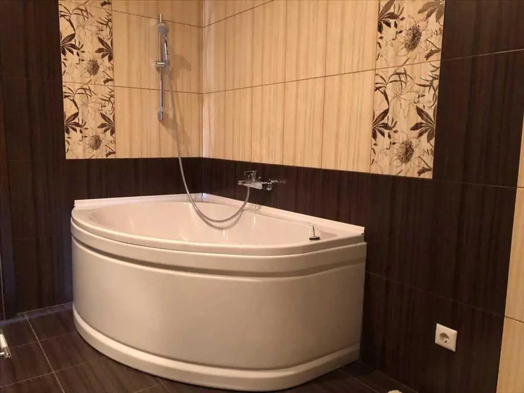 Два рівня індивідуальності в районі Березового скверу. 

