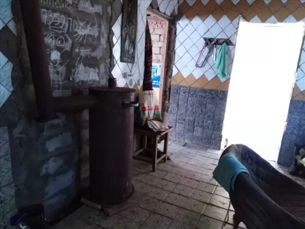 Дача неподалік річки та лісу