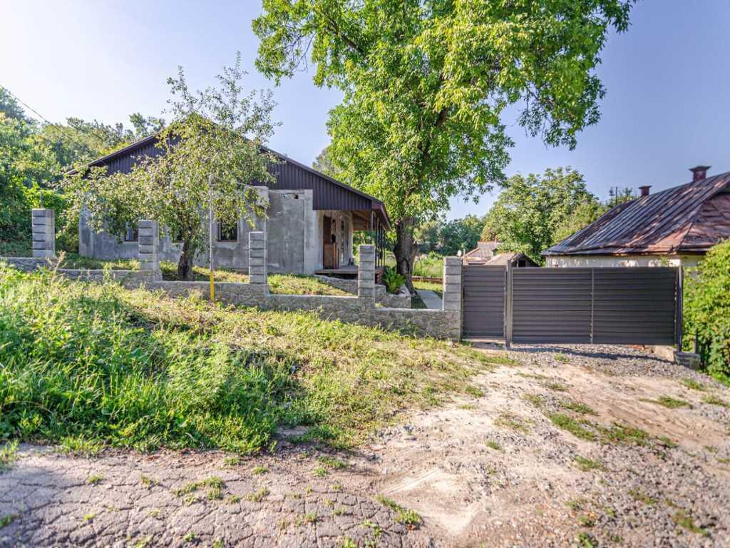 Будинок в центральній частині міста.
