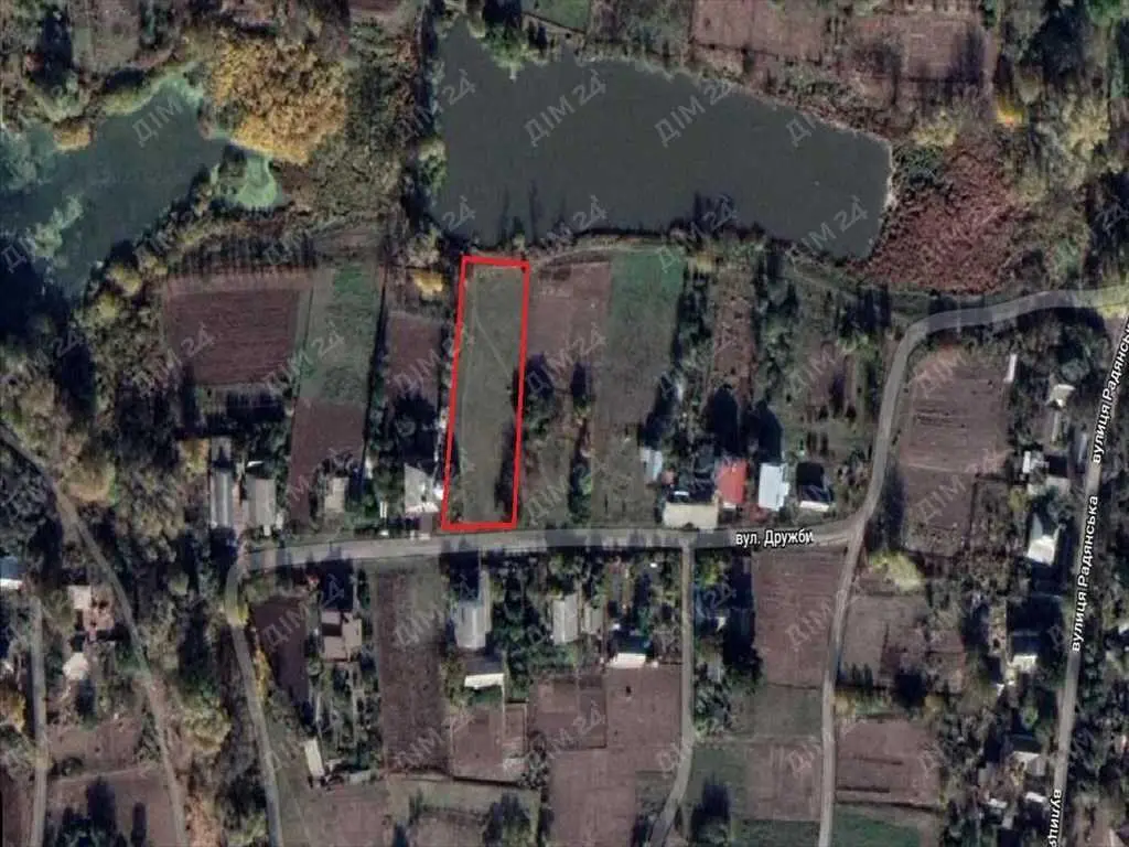 Ділянка з виходом до водойми.