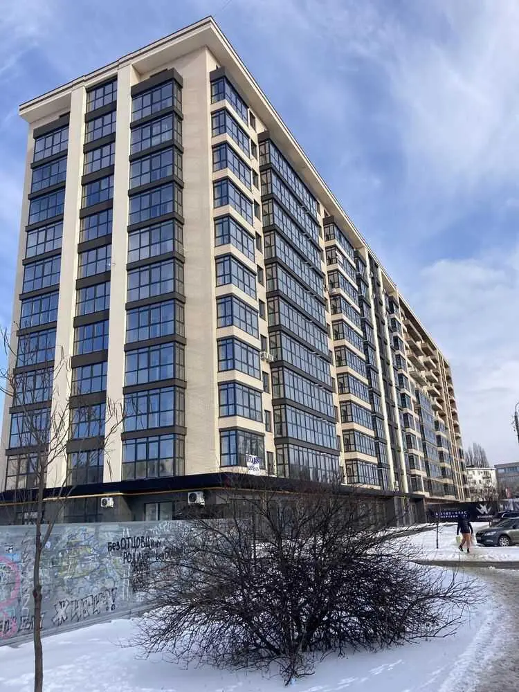 Простора квартира в новобудові!