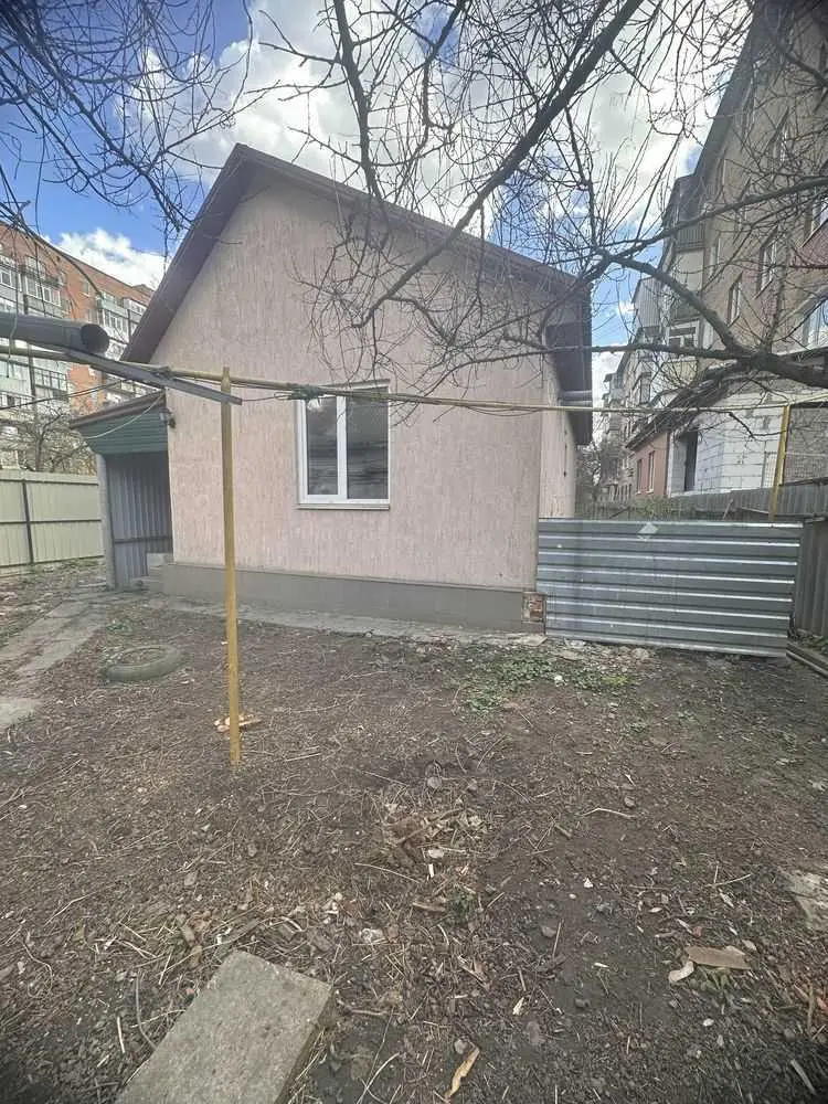 Будинок та частина будинку в районі Мотелю