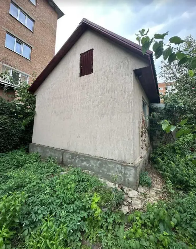 Будинок та частина будинку в районі Мотелю