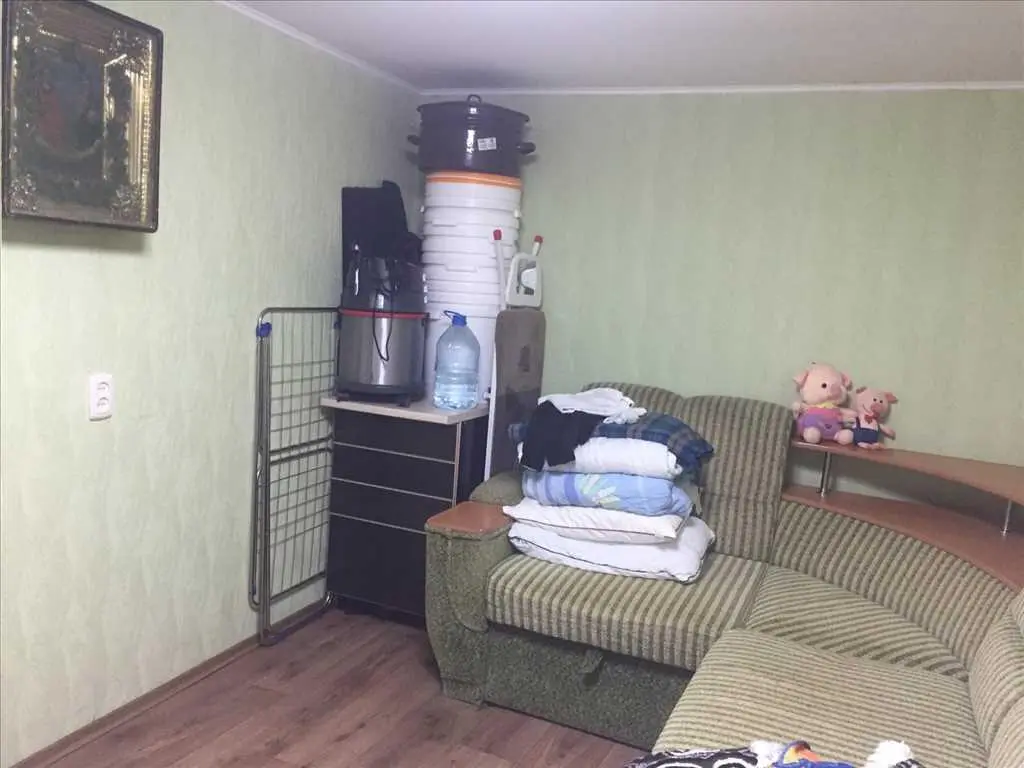 Частина будинку з окремим двором