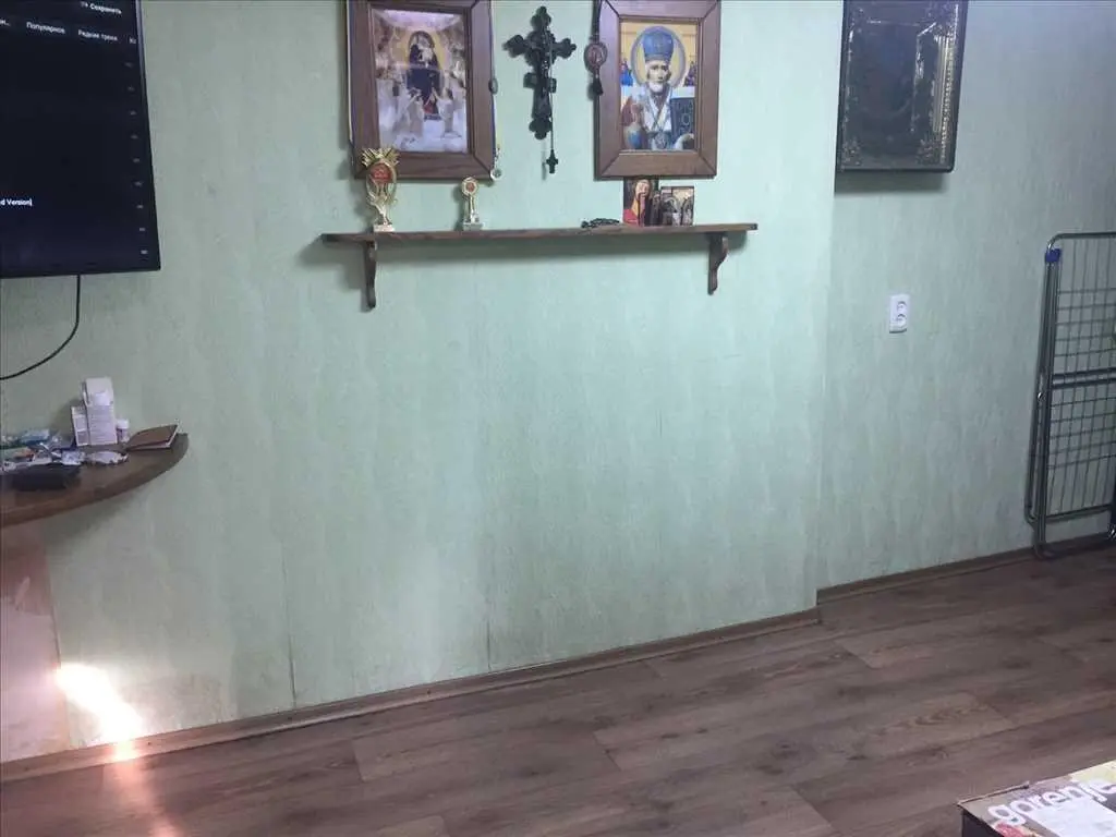 Частина будинку з окремим двором