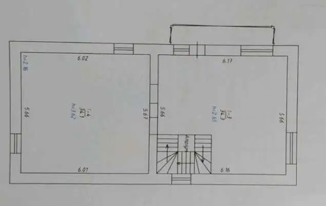 Сучасний будинок в центральній частині міста!