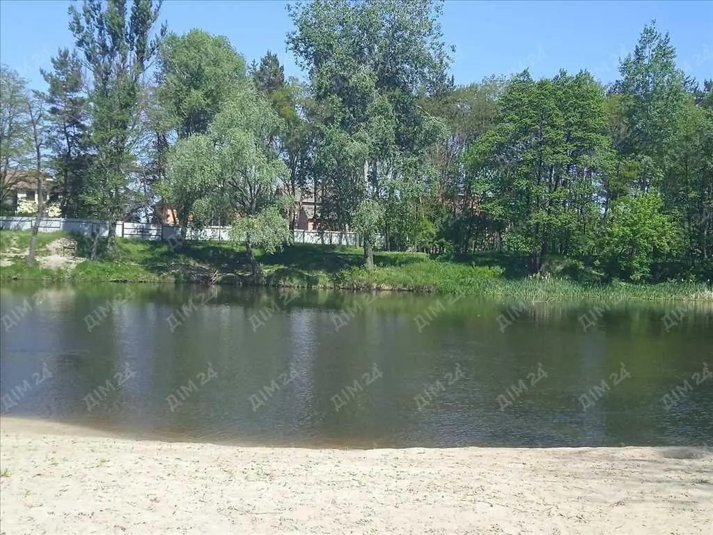 Гарне місце для вашого сучасного дачного будинку.