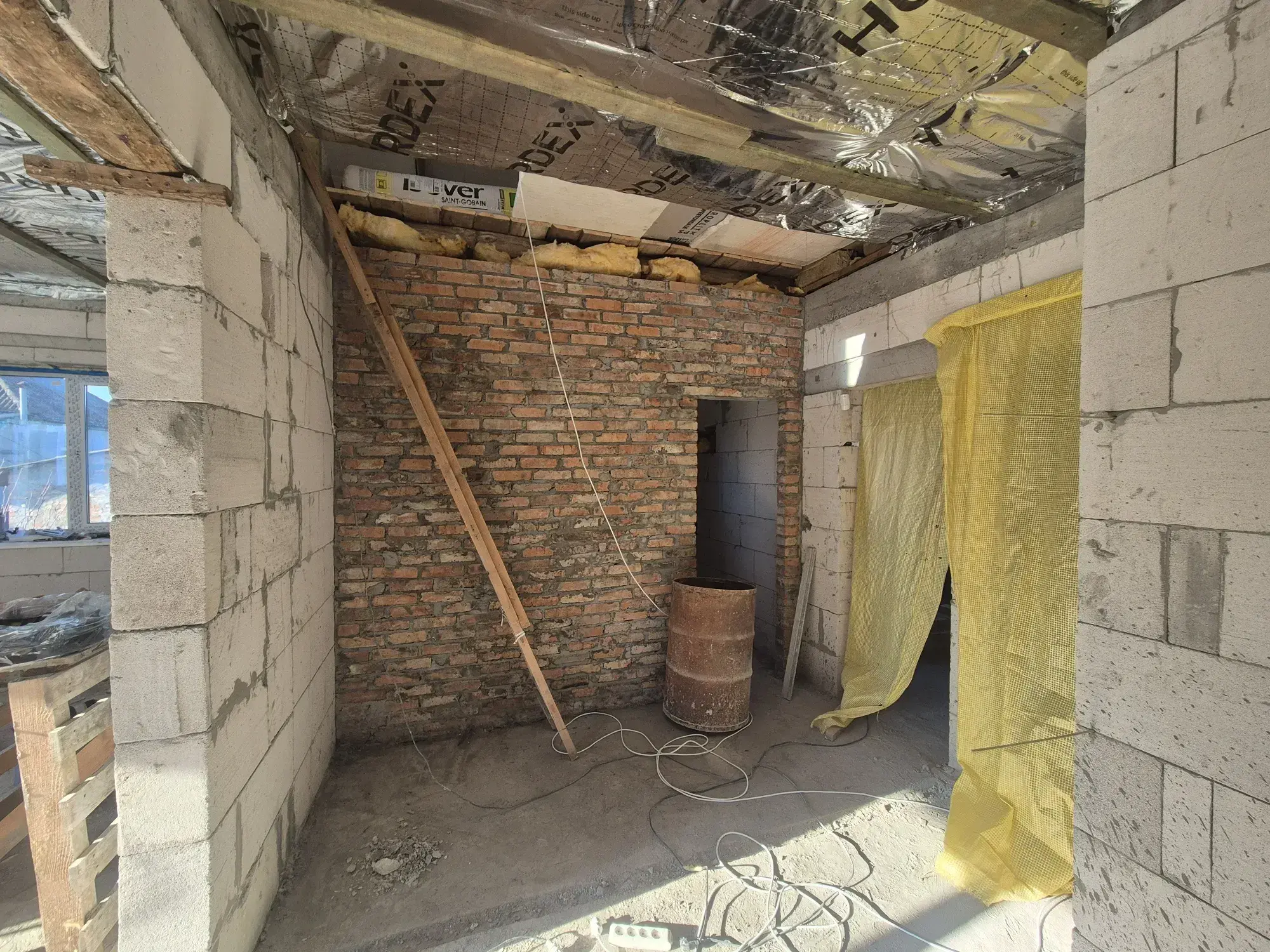 Ділянка в Ліску з розпочатим будівництвом.