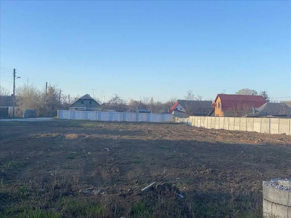 Велика ділянка з комунікаціями в місті!