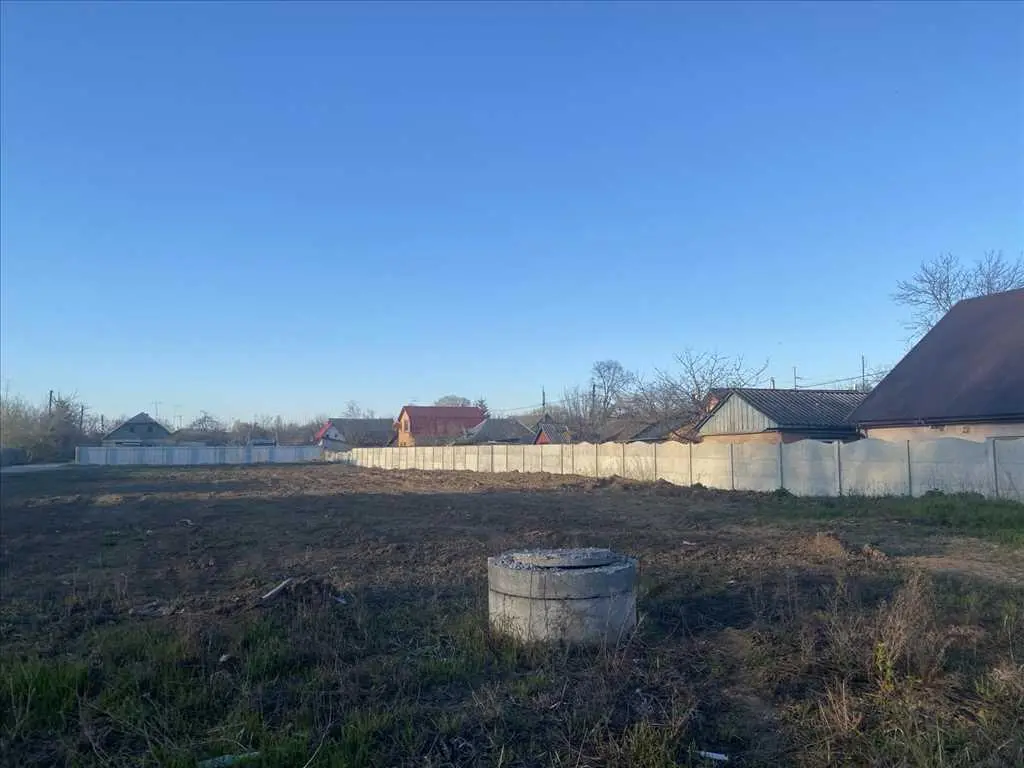 Велика ділянка з комунікаціями в місті!