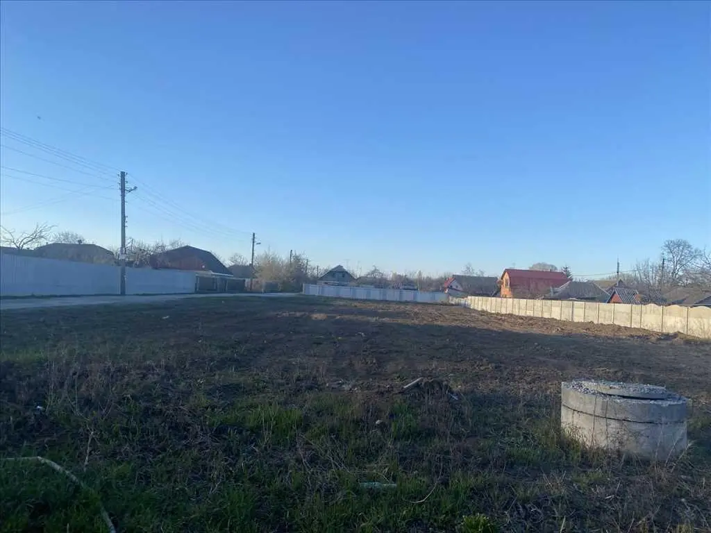 Велика ділянка з комунікаціями в місті!