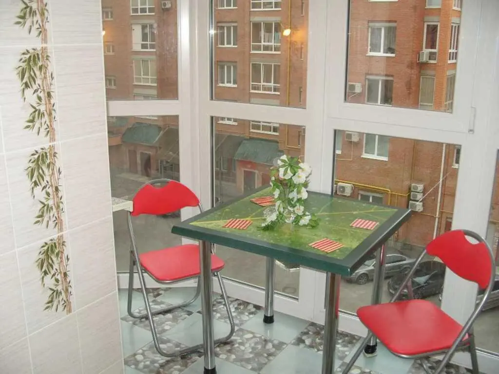 Трикімнатна квартира навпроти Листопада