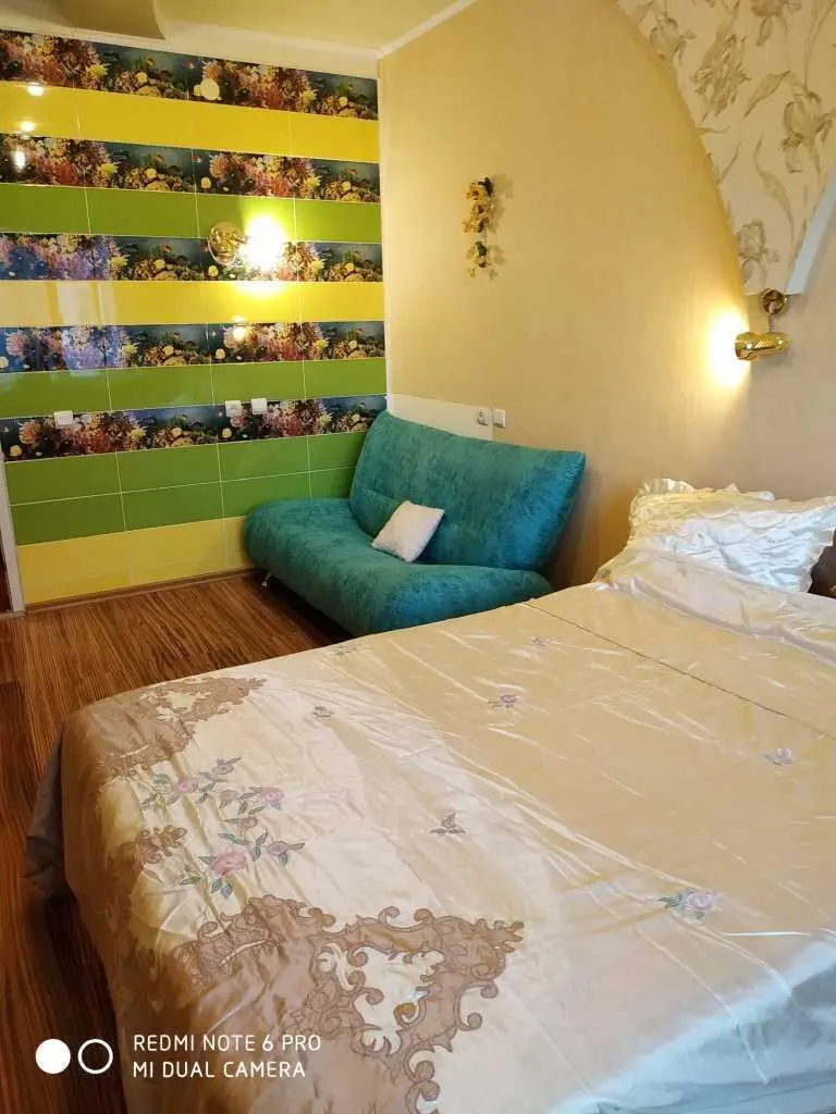 Трикімнатна квартира навпроти Листопада