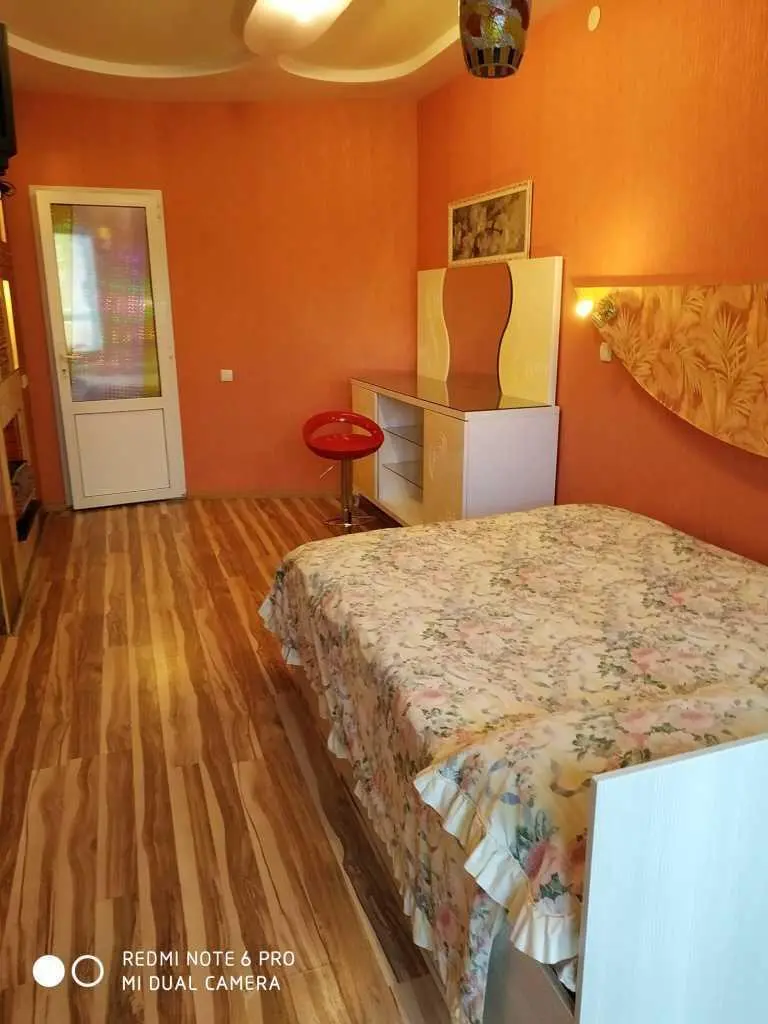 Трикімнатна квартира навпроти Листопада