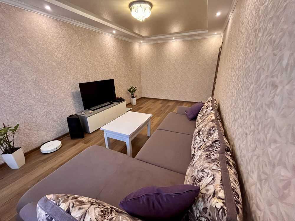 Гарна трикімнатна квартира на Половках