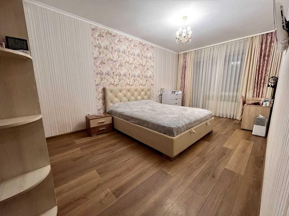 Гарна трикімнатна квартира на Половках