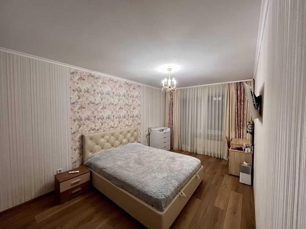 Гарна трикімнатна квартира на Половках