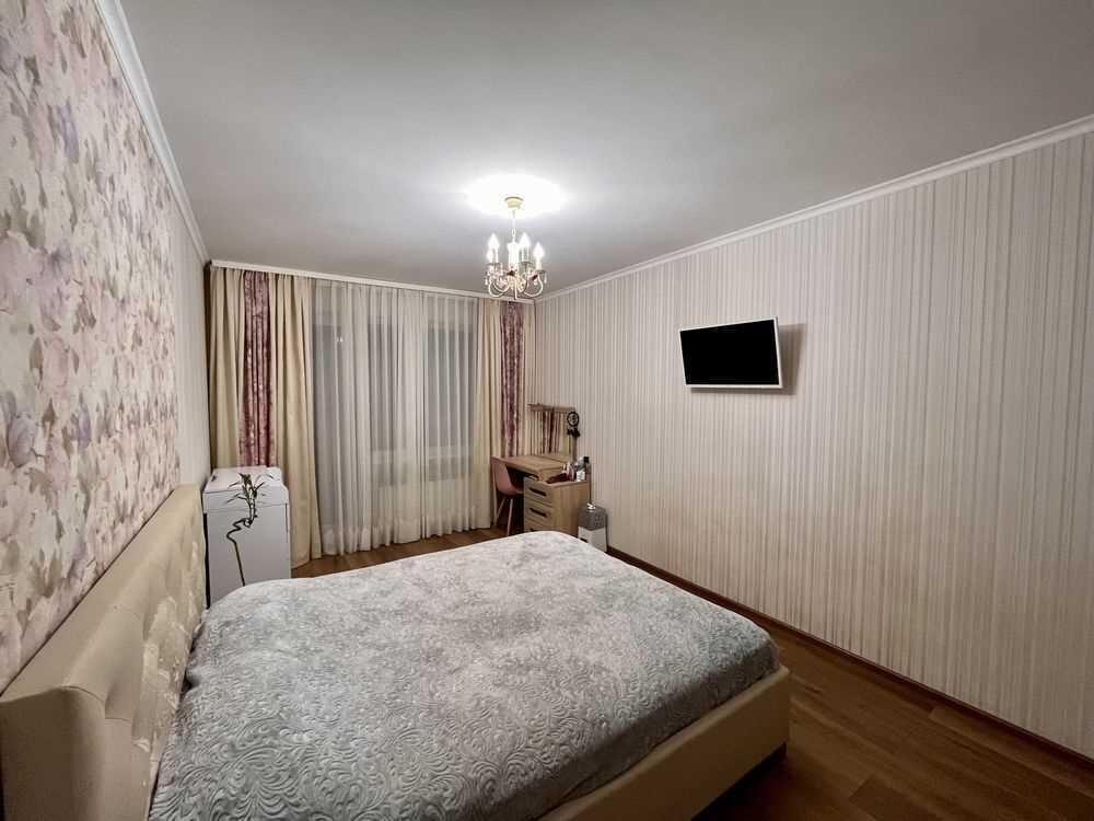 Гарна трикімнатна квартира на Половках