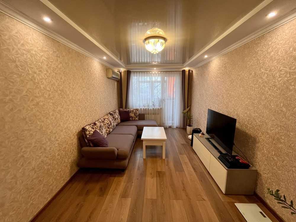 Гарна трикімнатна квартира на Половках