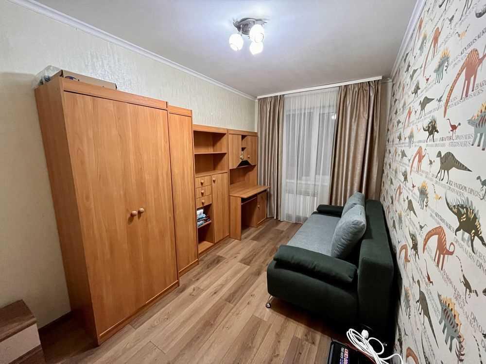 Гарна трикімнатна квартира на Половках