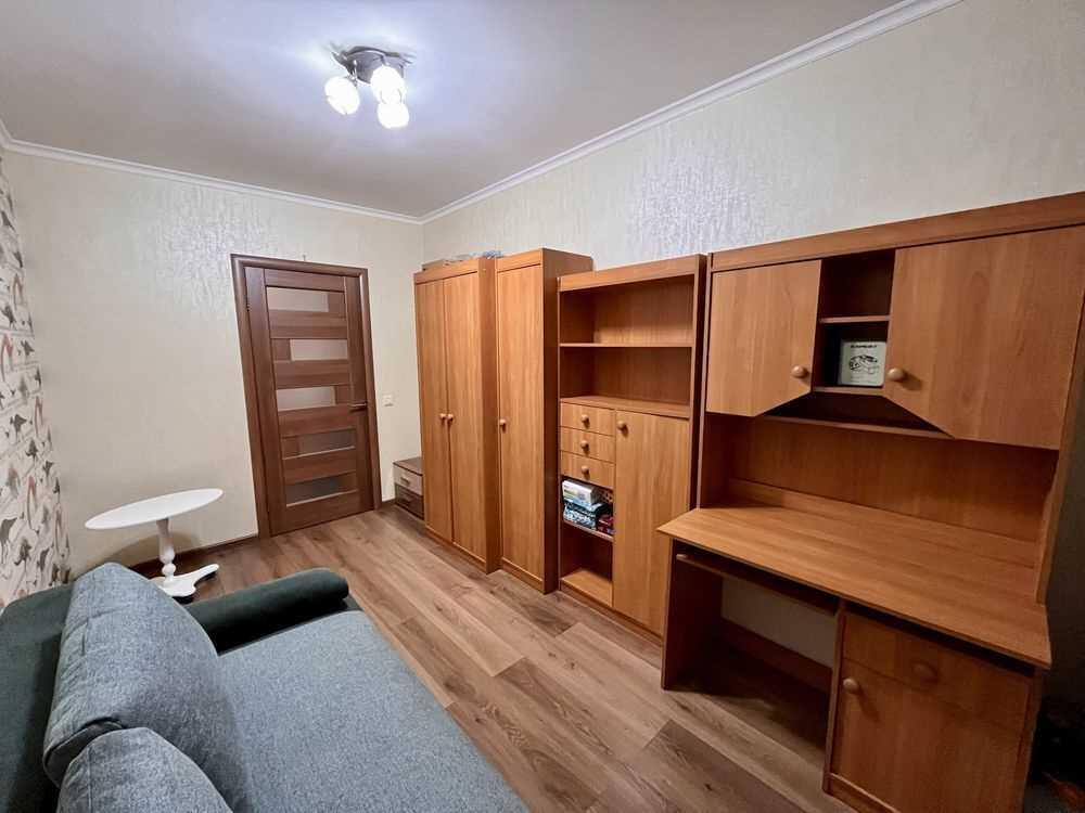 Гарна трикімнатна квартира на Половках