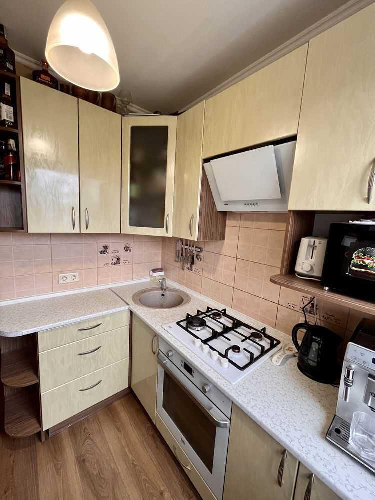 Гарна трикімнатна квартира на Половках