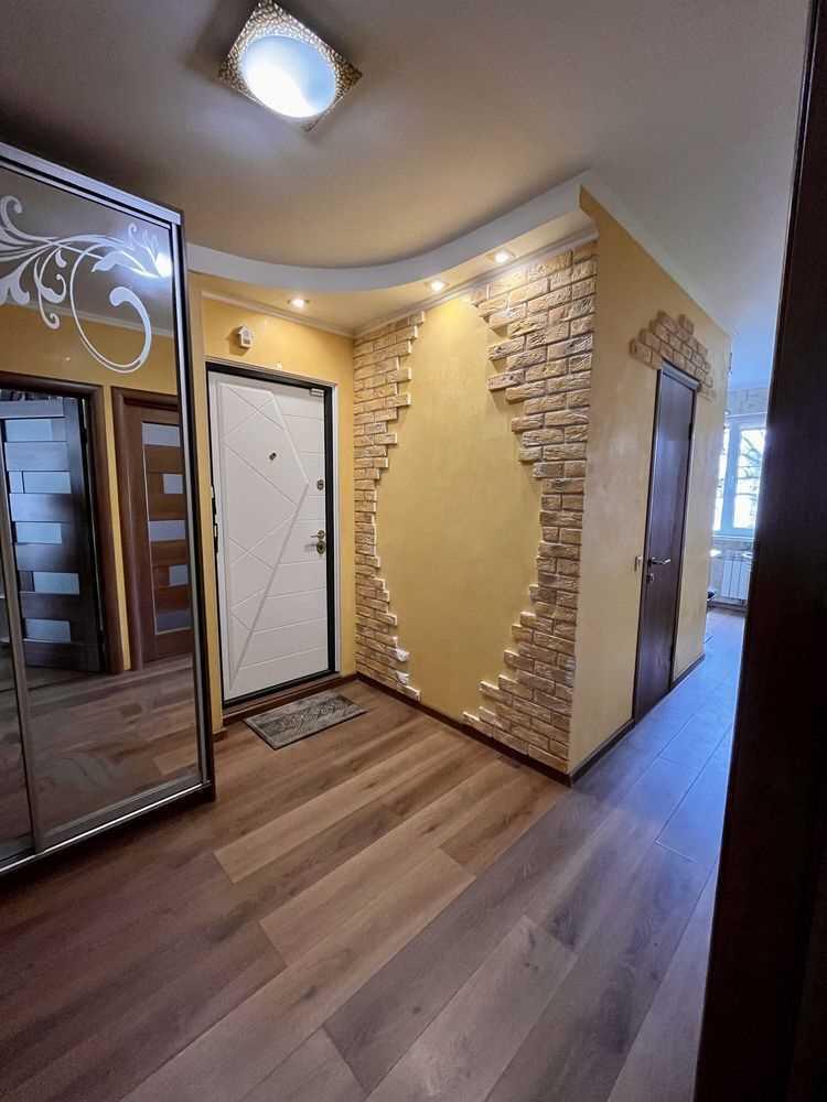 Гарна трикімнатна квартира на Половках