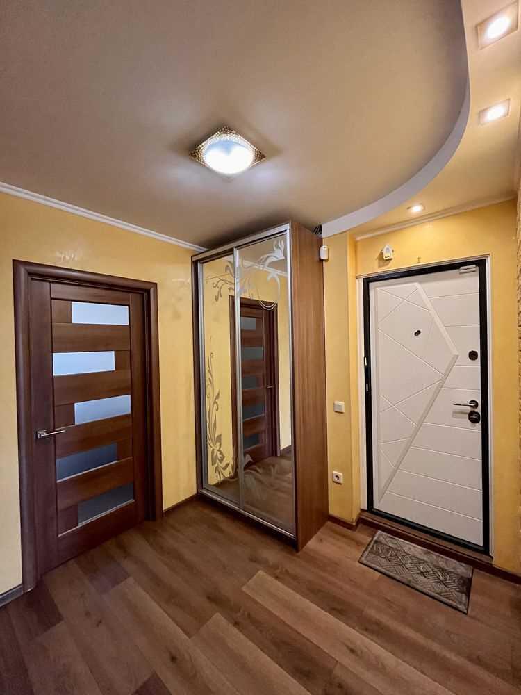 Гарна трикімнатна квартира на Половках