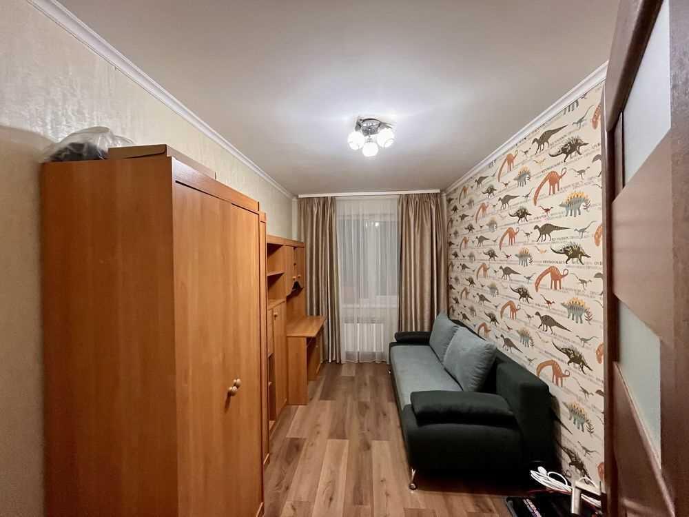 Гарна трикімнатна квартира на Половках