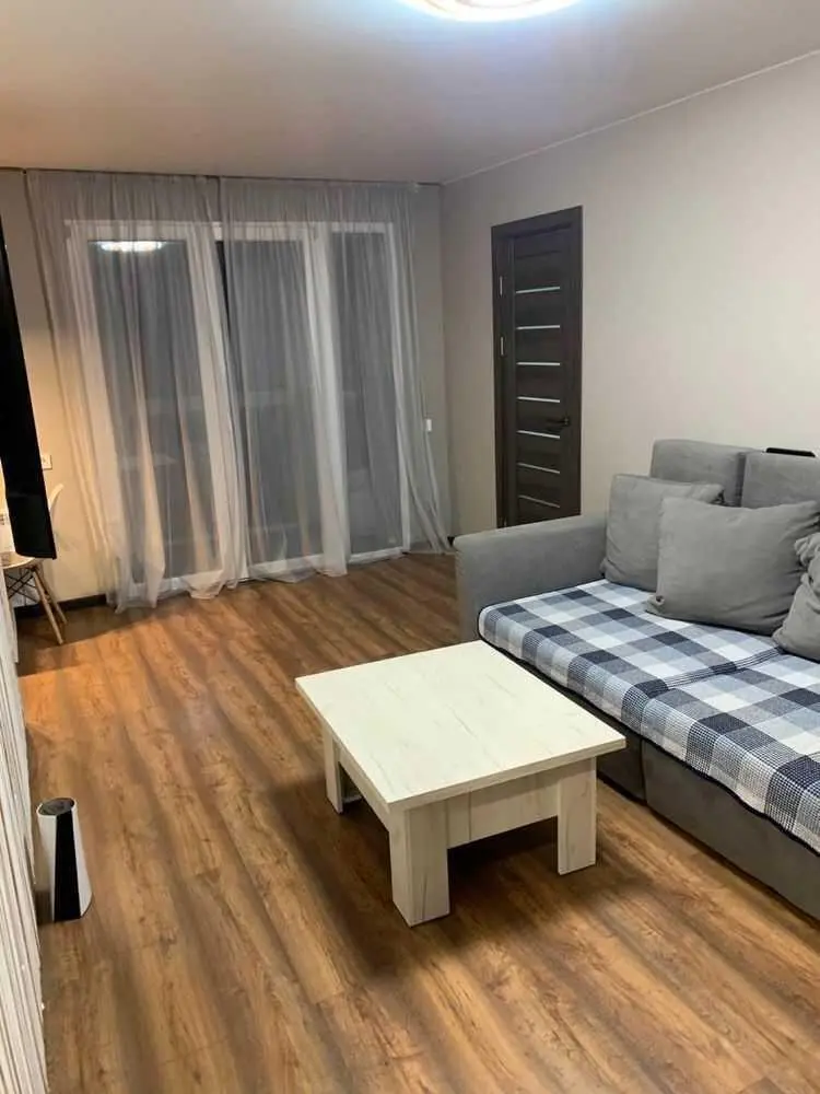 Двокімнатна квартира неподалік ТРЦ "Київ"