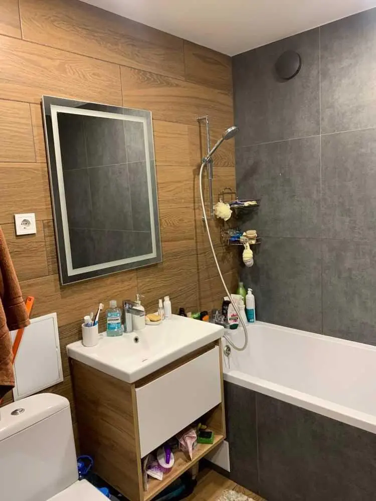 Двокімнатна квартира неподалік ТРЦ "Київ"