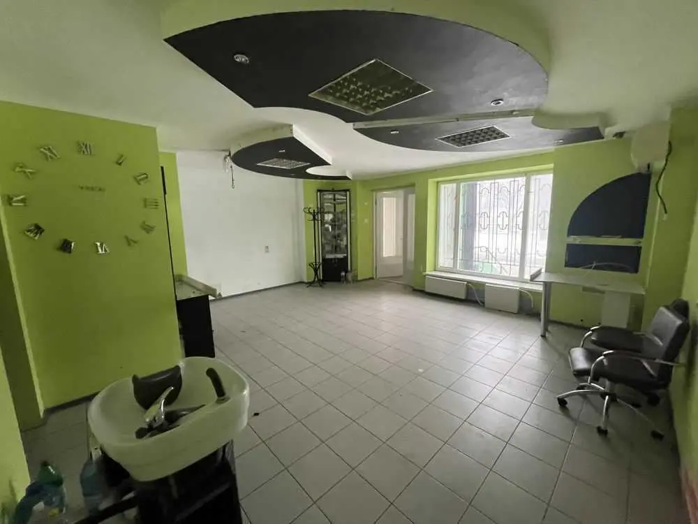 В продажі квартира під комерцію 
