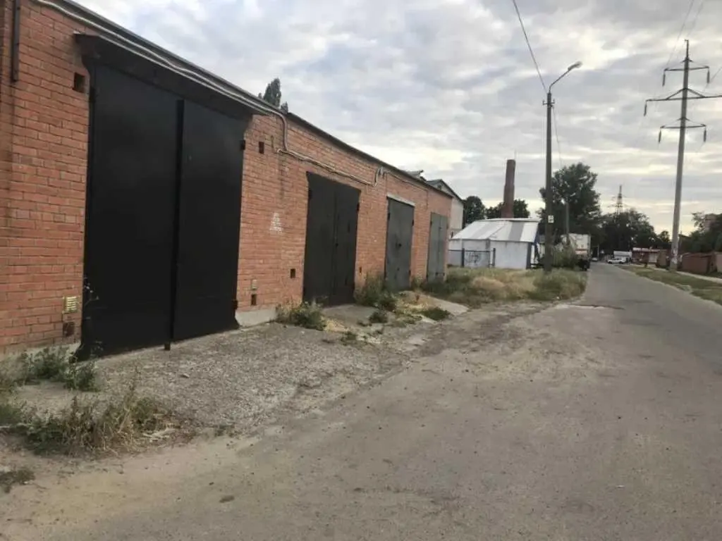 Гараж з великим потенціалом на Браїлках!