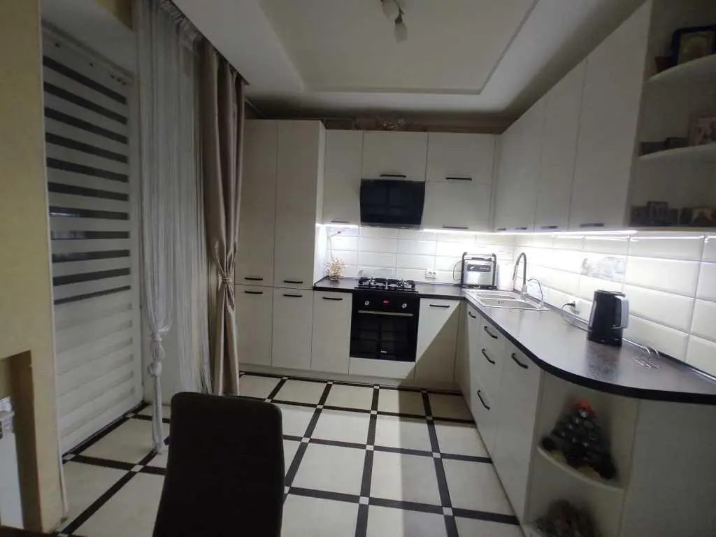 Продається 1 кімнатна квартира на Леваді