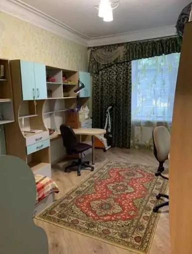 Продаж сталінки з гаражем на Браїлках