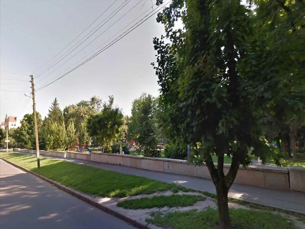 Частина будинку в центрі міста!