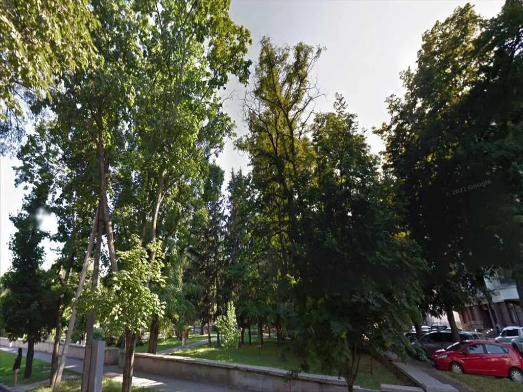 Частина будинку в центрі міста!