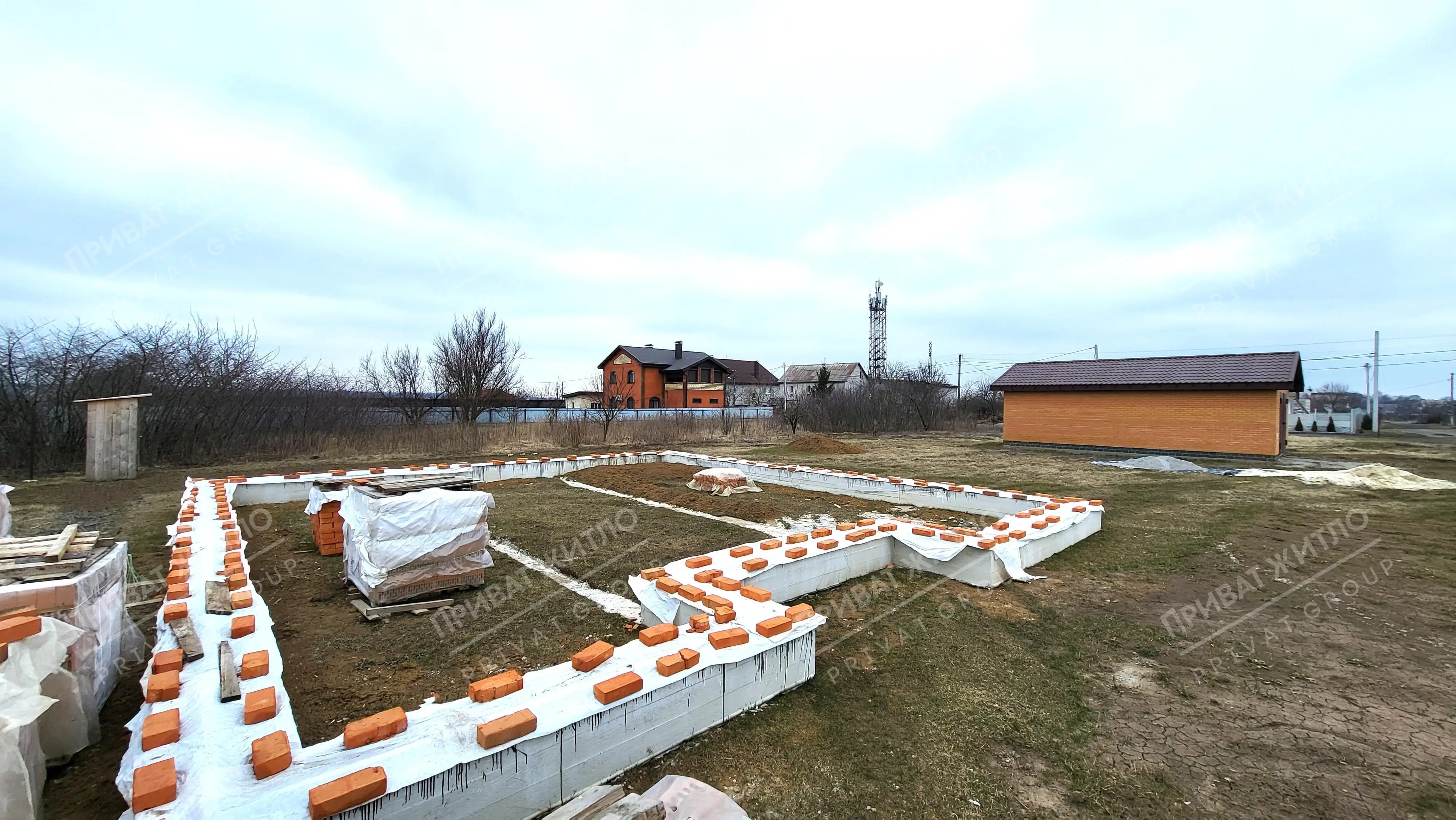 Продаж ділянки з фундаментом та гаражем 