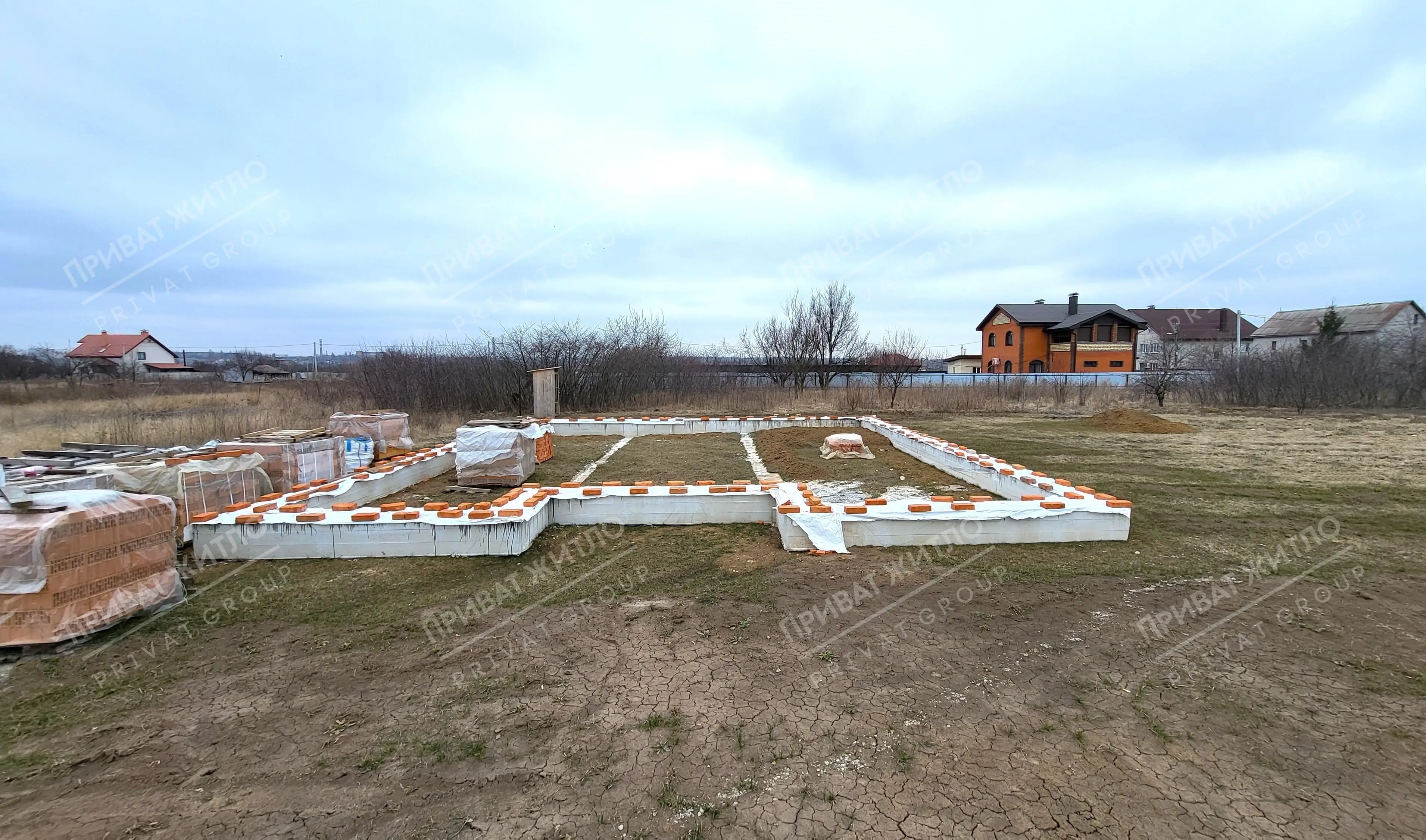 Продаж ділянки з фундаментом та гаражем 