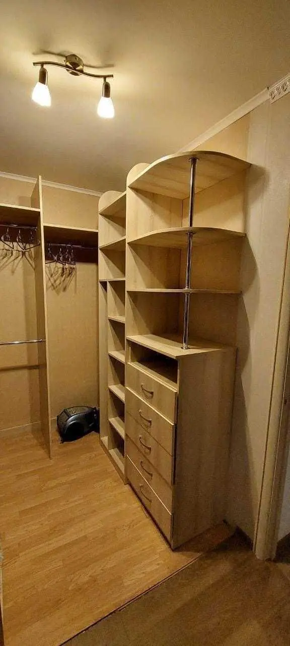 Продається 2 кімнатна квартира на Боженка 
